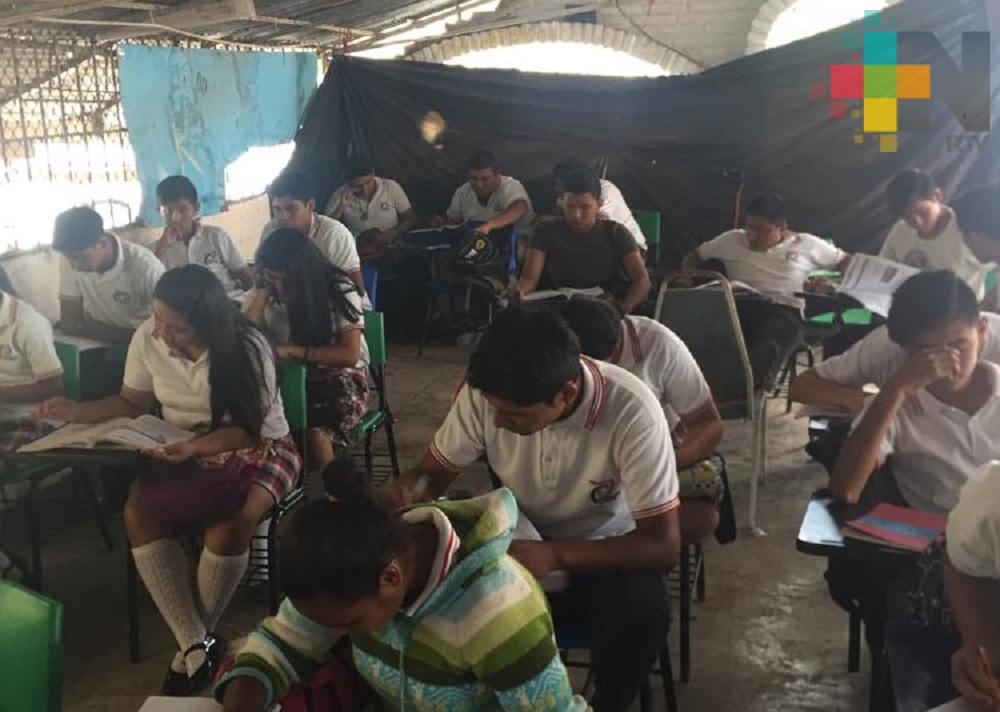Telebachillerato de Santiago de la Peña, en Tuxpan, sin instalaciones propias