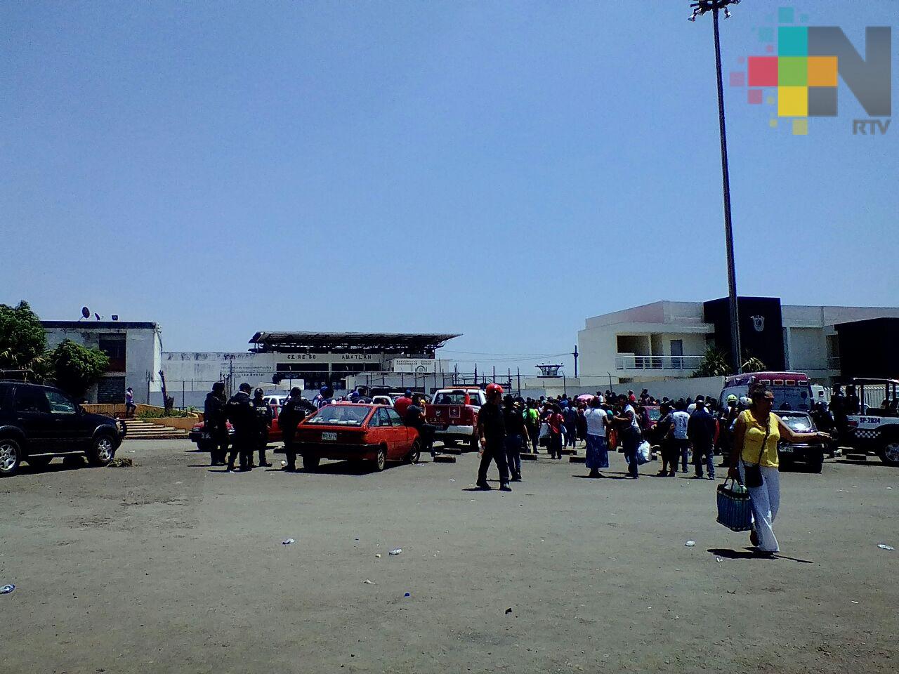 Atienden autoridades situación del penal de La Toma, tras el motín de la noche del sábado