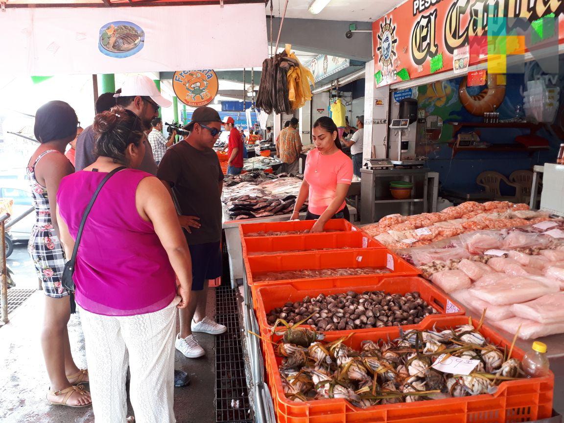 Aumenta venta de pollo y mariscos; carne de puerco y verduras disminuye