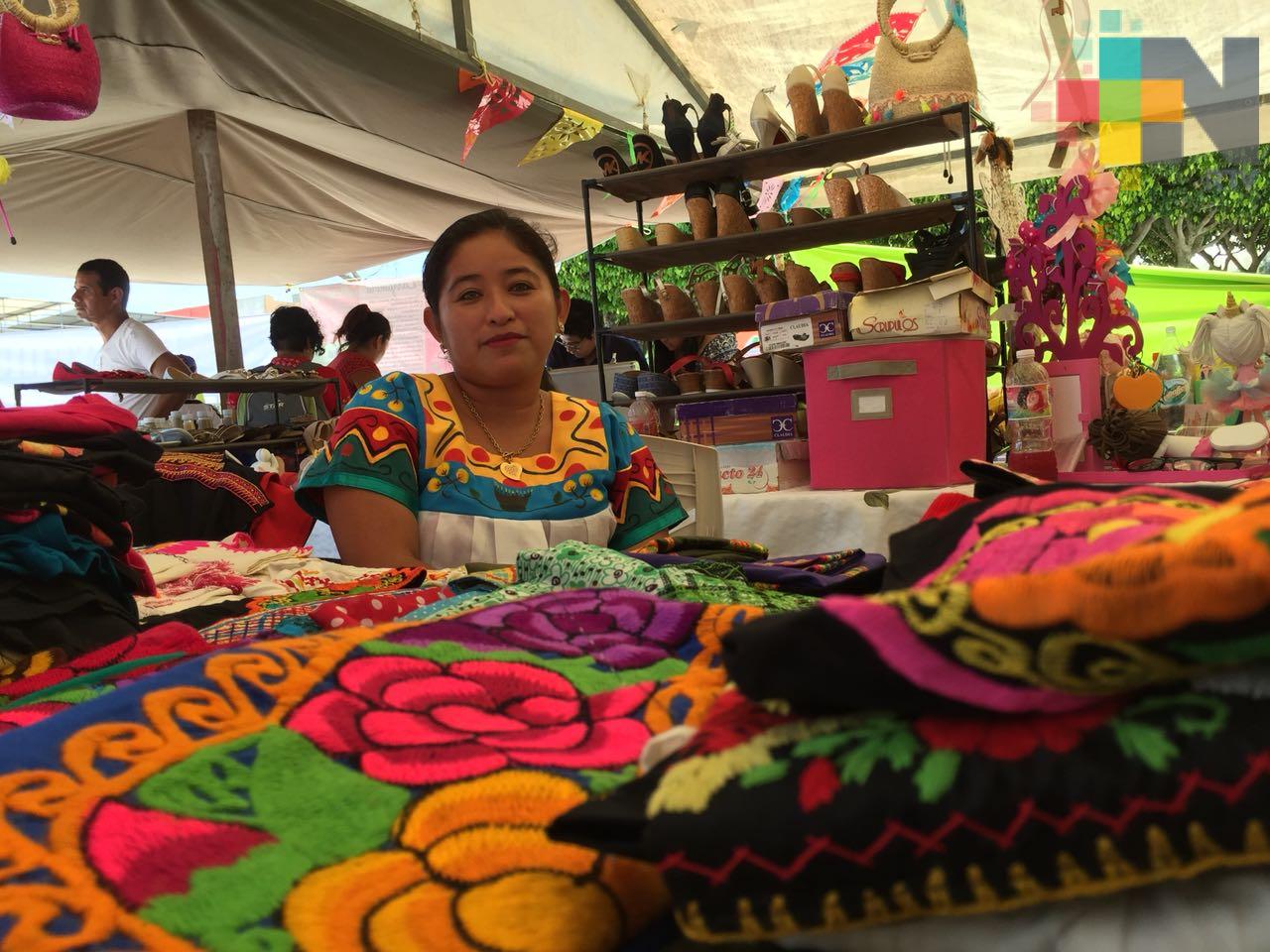 Artesanas del sur de Veracruz exponen sus productos en en Coatzacoalcos