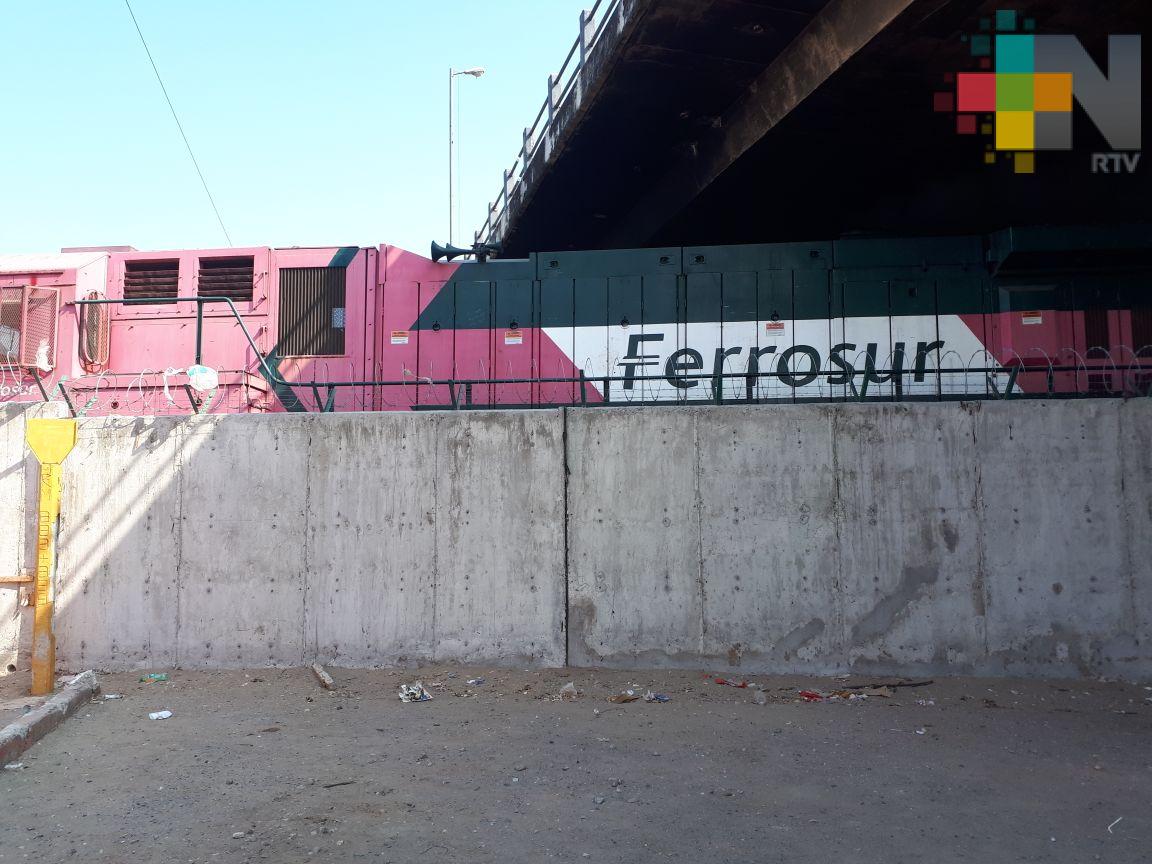 Ciudadanos inconformes por bardas levantadas de Ferrosur en zonas urbanas de Veracruz puerto