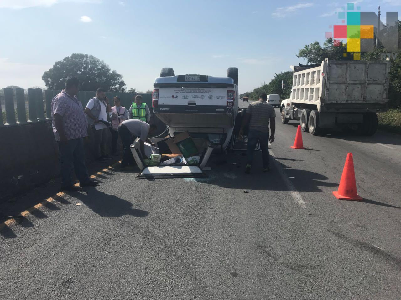 Vuelca camioneta en carretera Paso del Toro-Santa Fe