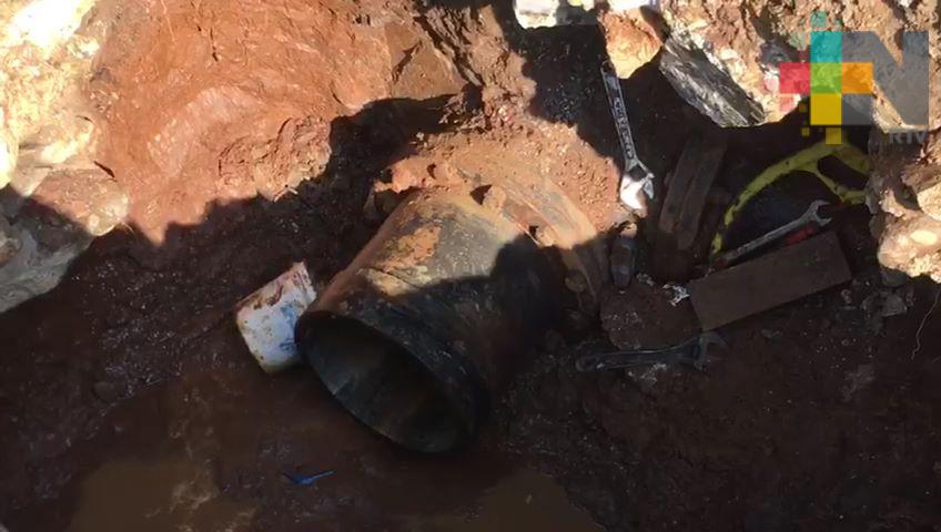 Reparan red principal de distribución de agua potable en Ixtaczoquitlán