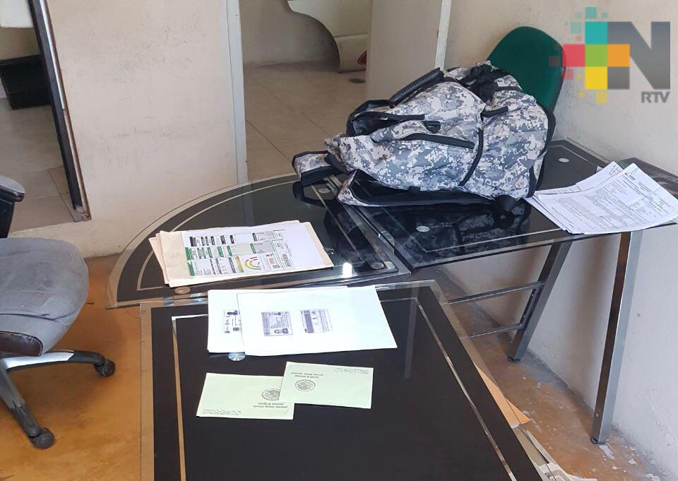 Asegura PGR en Veracruz formatos para probable falsificación de cartillas militares