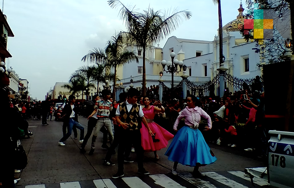 Con papaqui temático presentan a candidatas a reina de los 400 años de Córdoba