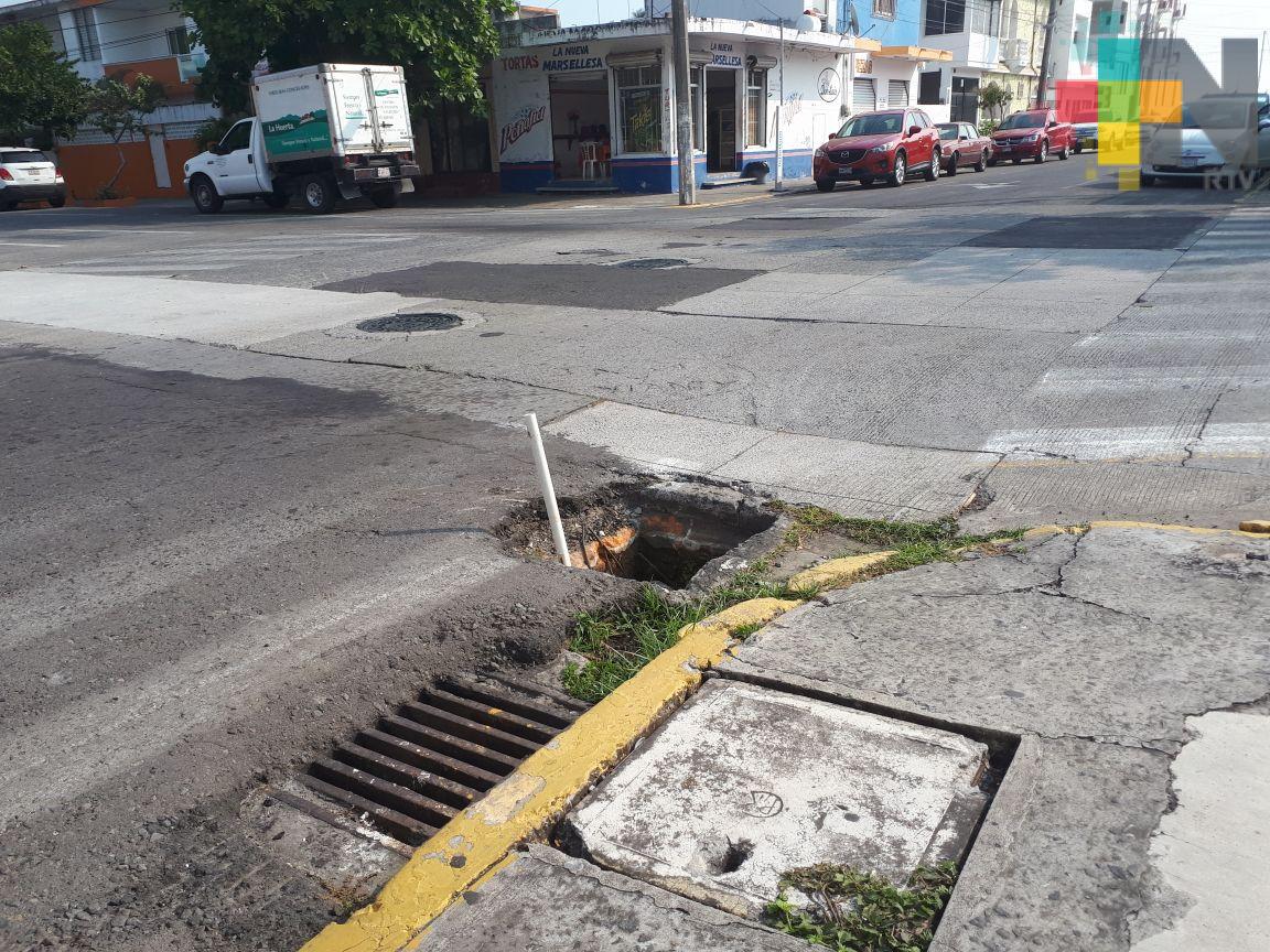 Reportan registro sin tapa en avenida Xicoténcatl de la ciudad de Veracruz