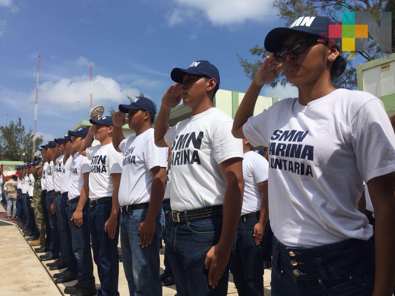 Toman protesta de bandera a 600 jóvenes clase 1999 en Coatzacoalcos