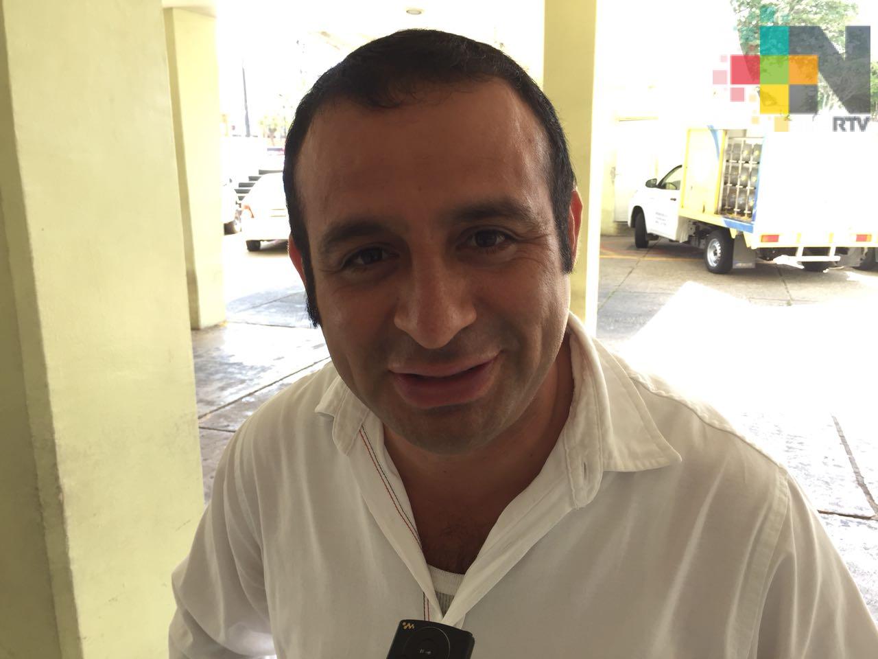 Agente municipal de Mundo Nuevo solicita acciones de limpieza de canales a cielo abierto