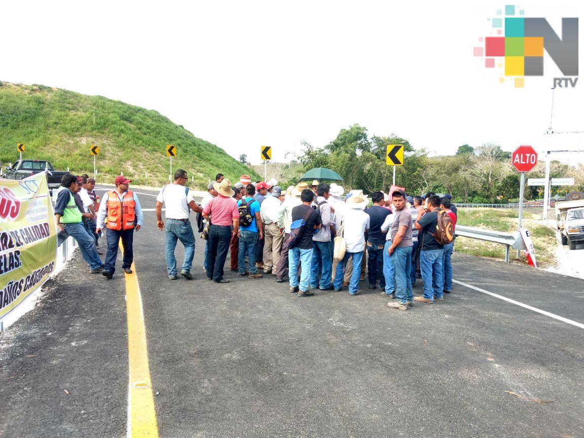 Campesinos de Papantla se manifiestan contra la SCT