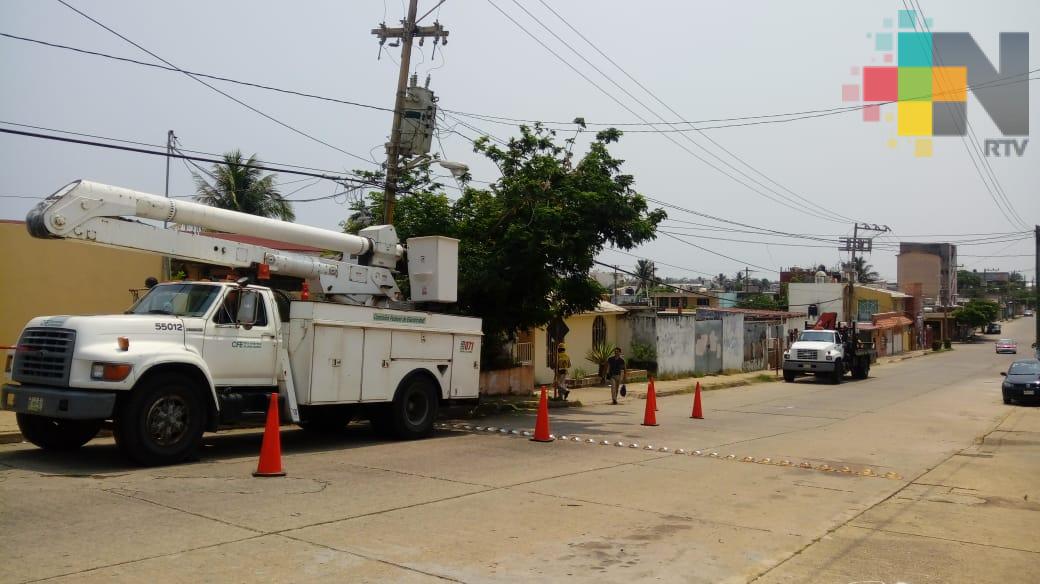 Colonia y escuela en Coatzacoalcos se quedan sin energía eléctrica