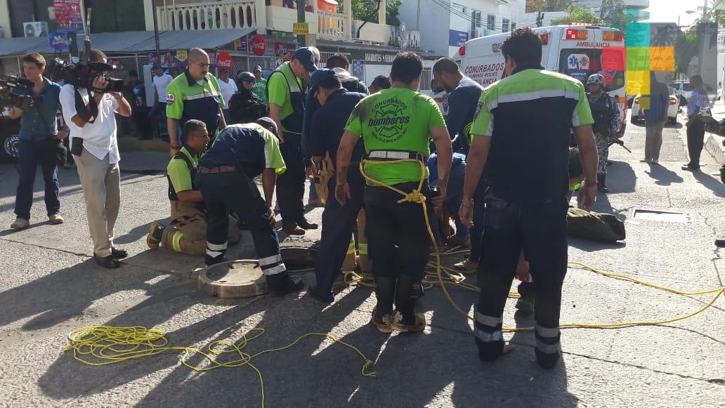 Fallecen dos trabajadores que reparaban tubería de aguas negras en Boca del Río