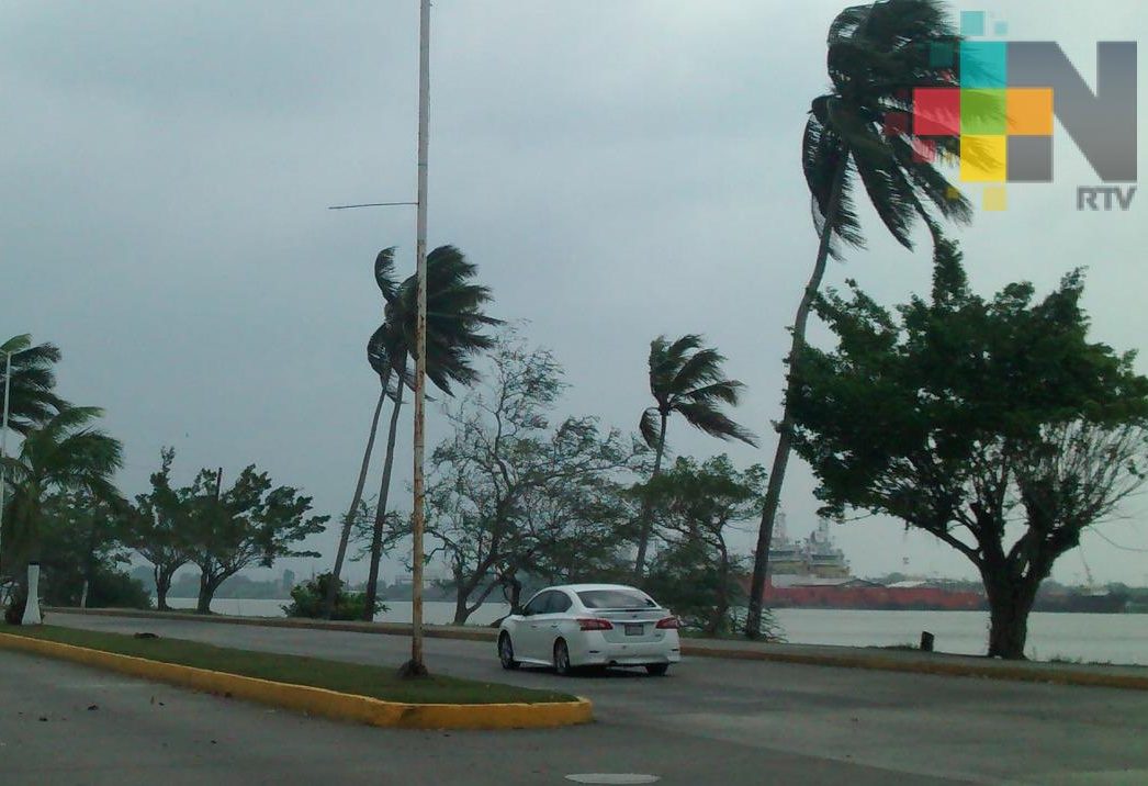 Huracán Rosa ya es categoría 2, avanza hacia Baja California Sur