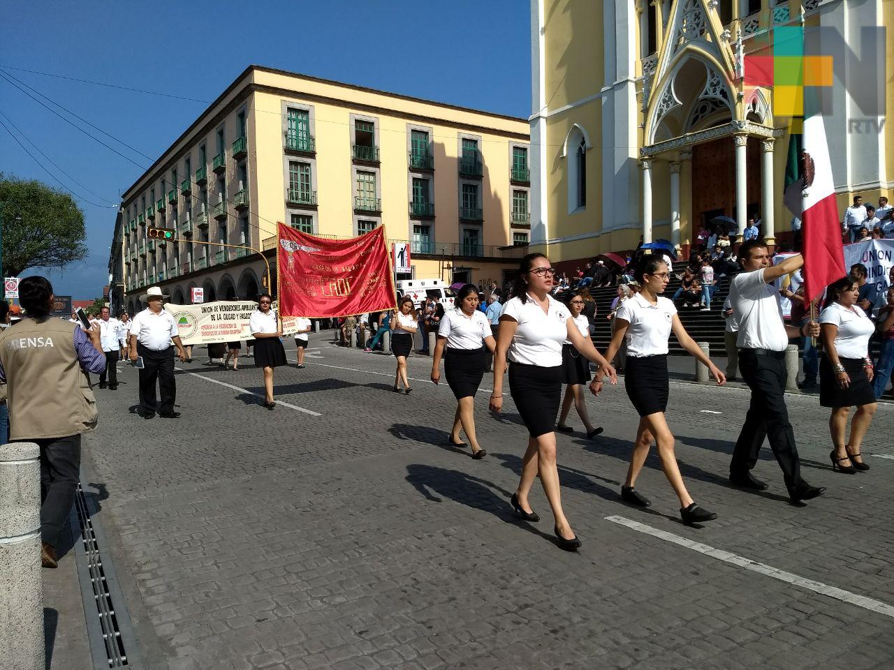 Conmemoran Día del Trabajo con desfile en Xalapa