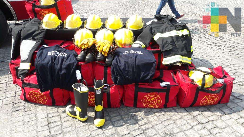 Entregan equipos de protección personal a bomberos de Veracruz