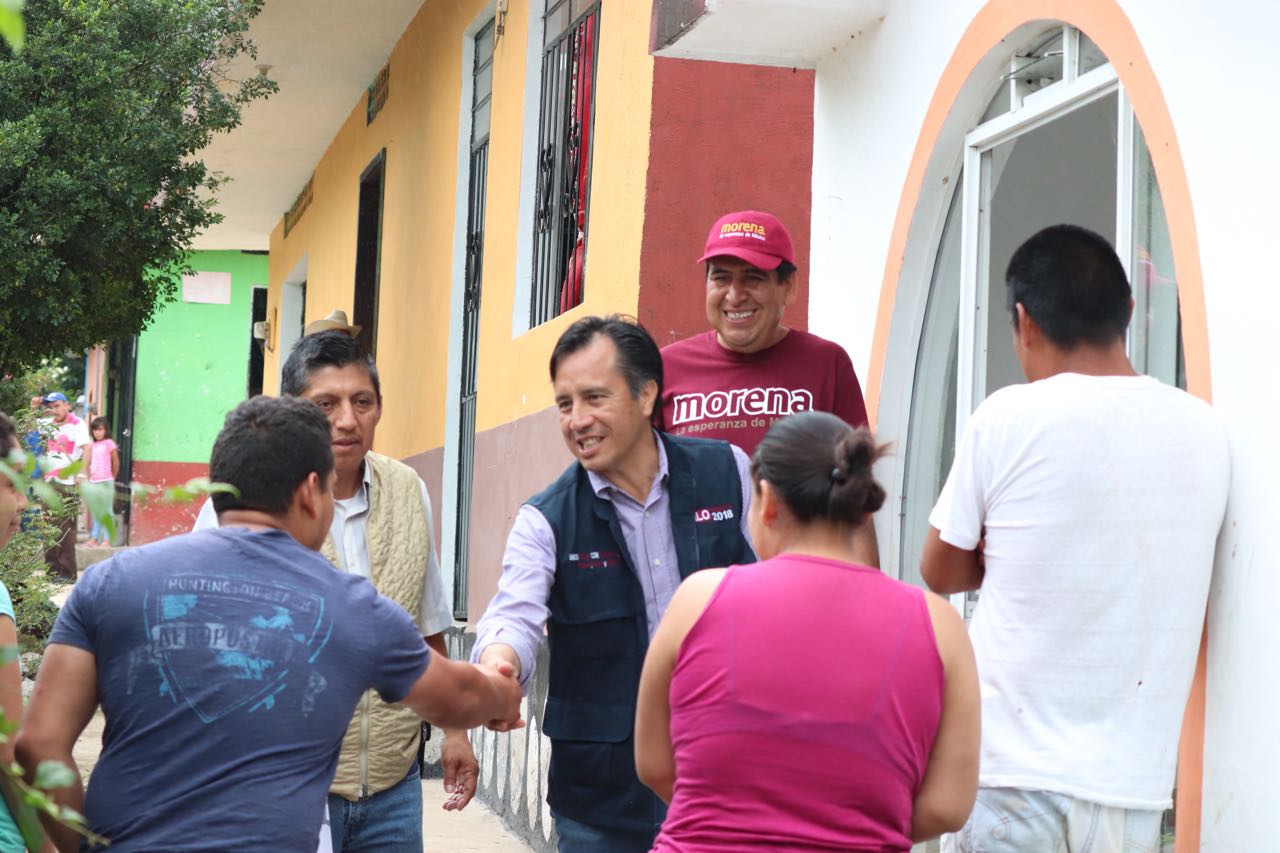 Cuitláhuac García ofrece rehabilitar 7 mil kilómetros de carreteras en el estado de Veracruz