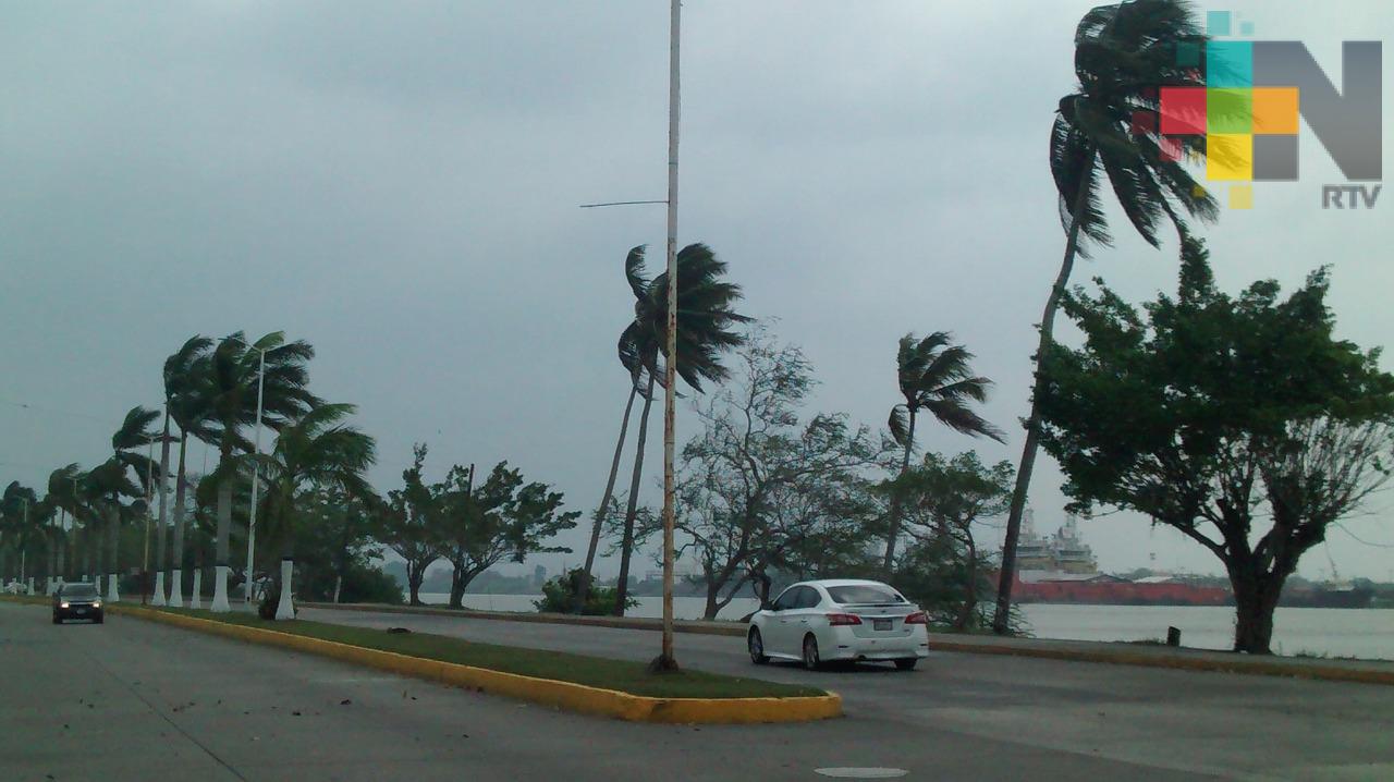 En Tuxpan coordinan esfuerzos los tres niveles de gobierno por temporada de huracanes