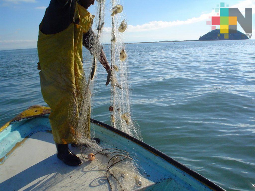 Pescadores reclaman permisos y artes para realizar su trabajo