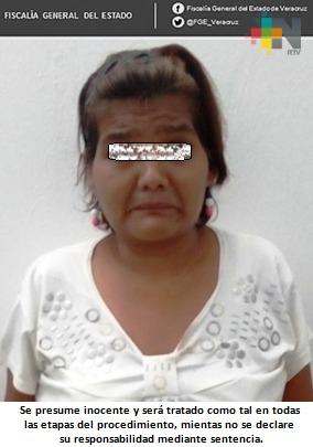 Detiene Policía Ministerial a mujer por trata de personas, en Coatzacoalcos