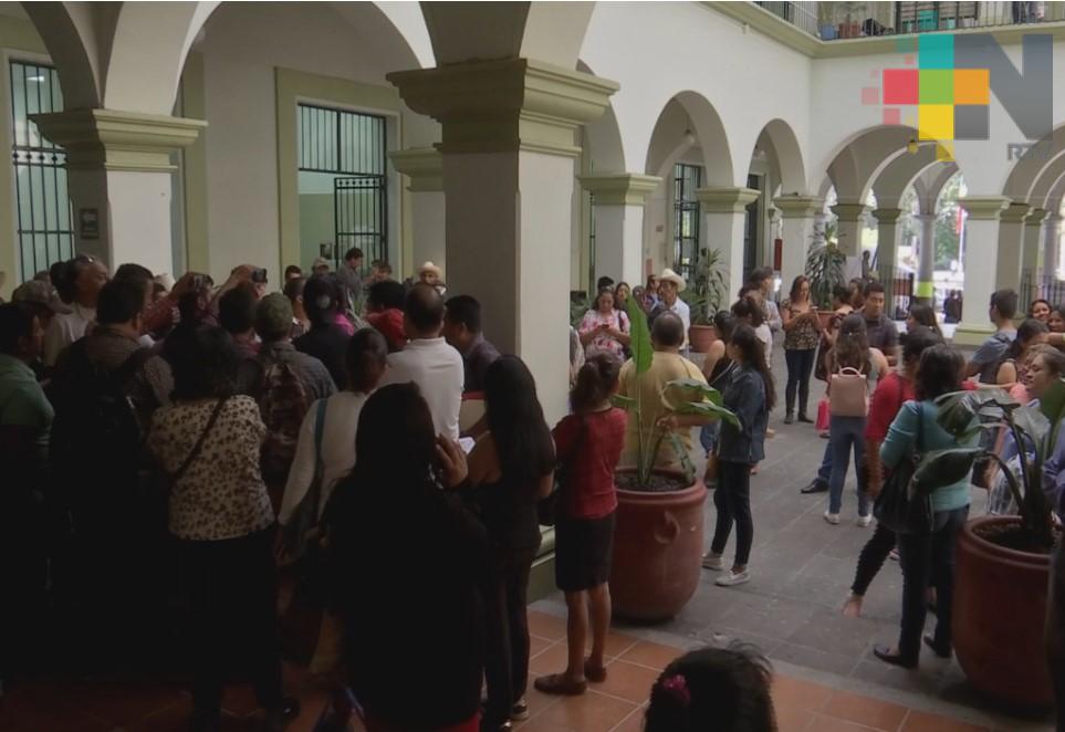 Antorcha Campesina se manifiesta en ayuntamiento de Xalapa; pide obras