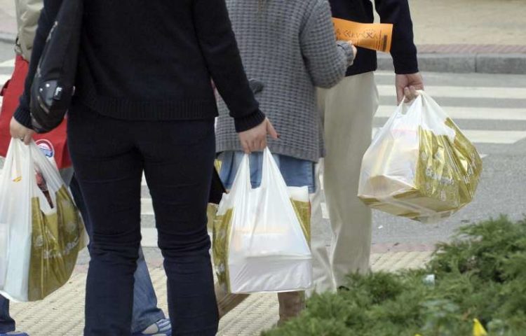 Notifican a comercios de Martínez de la Tore sobre el retiro de bolsas de plástico