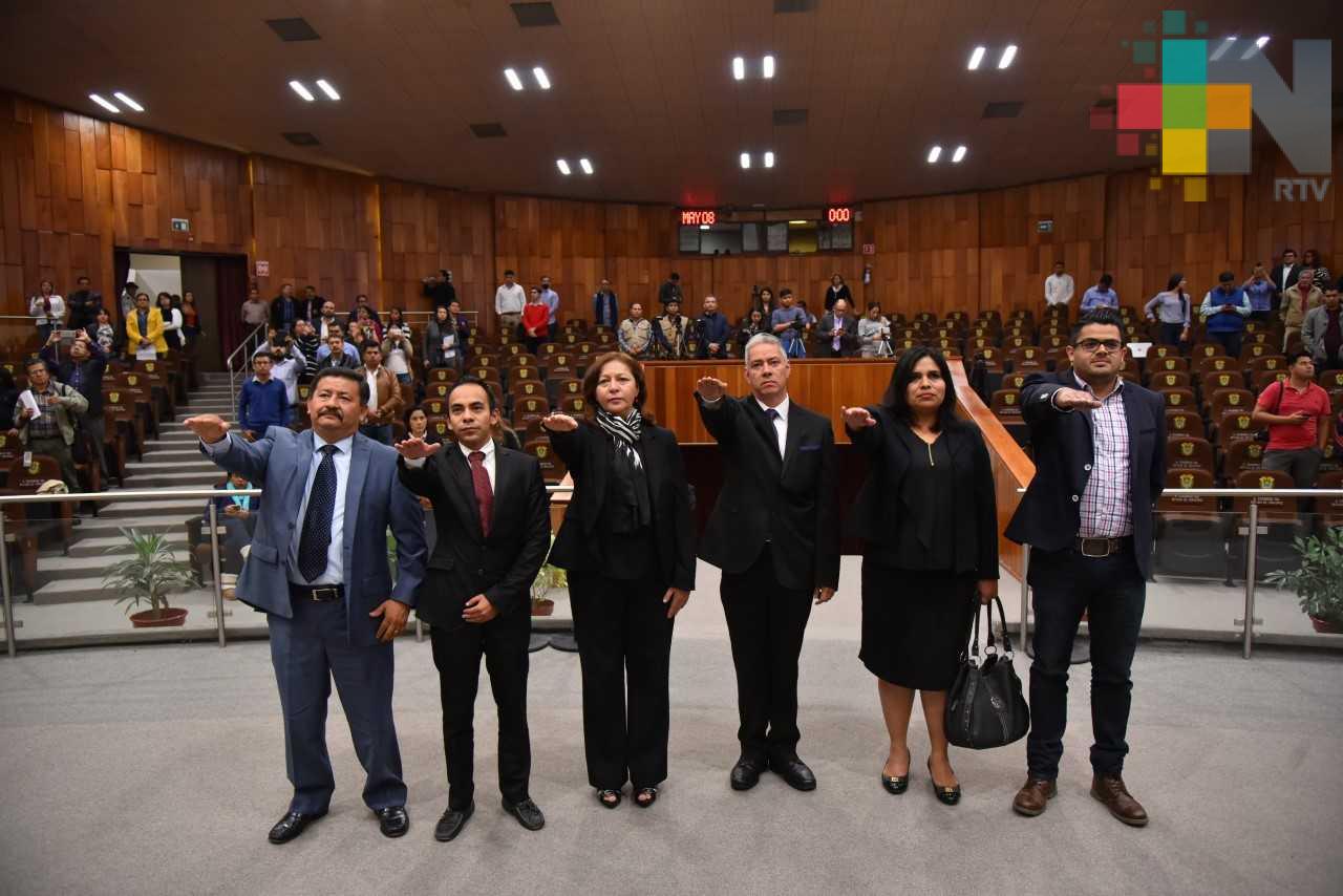 Rinden protesta los integrantes del Consejo Consultivo del IVAI