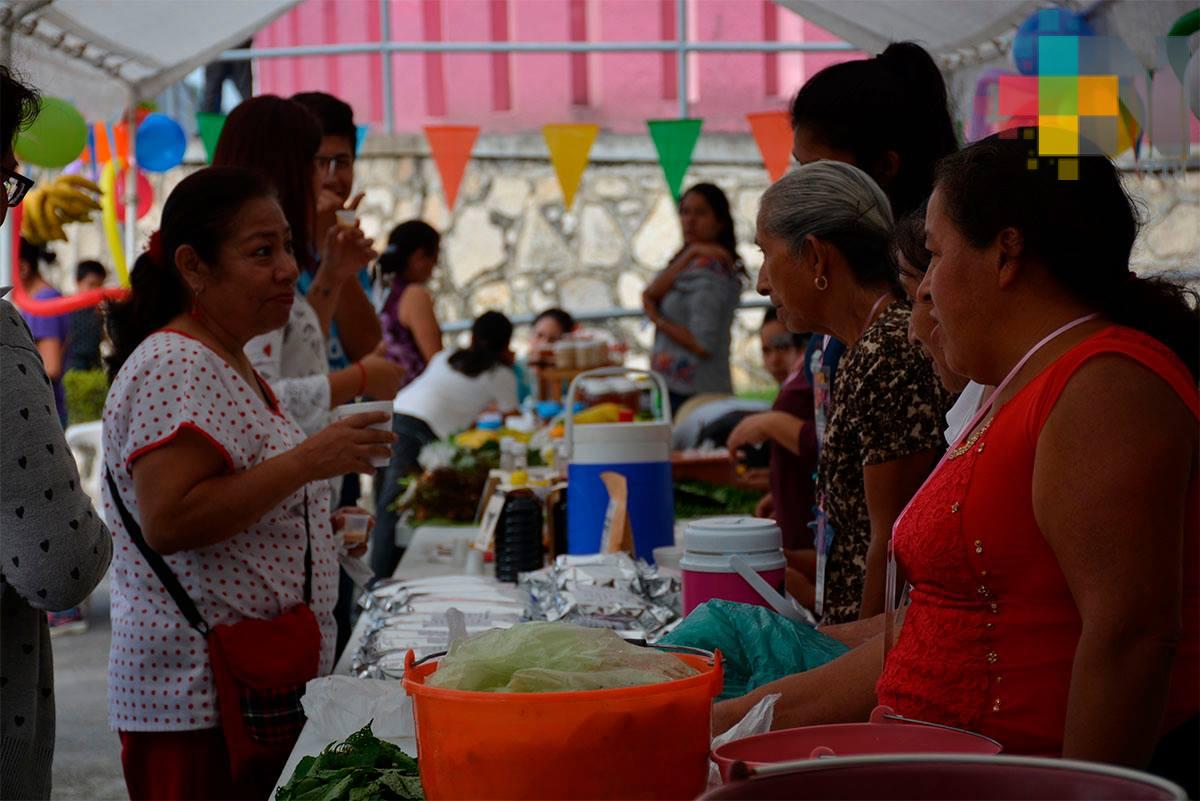 Inicia con éxito el primer mercado “Consume lo que Córdoba Produce”