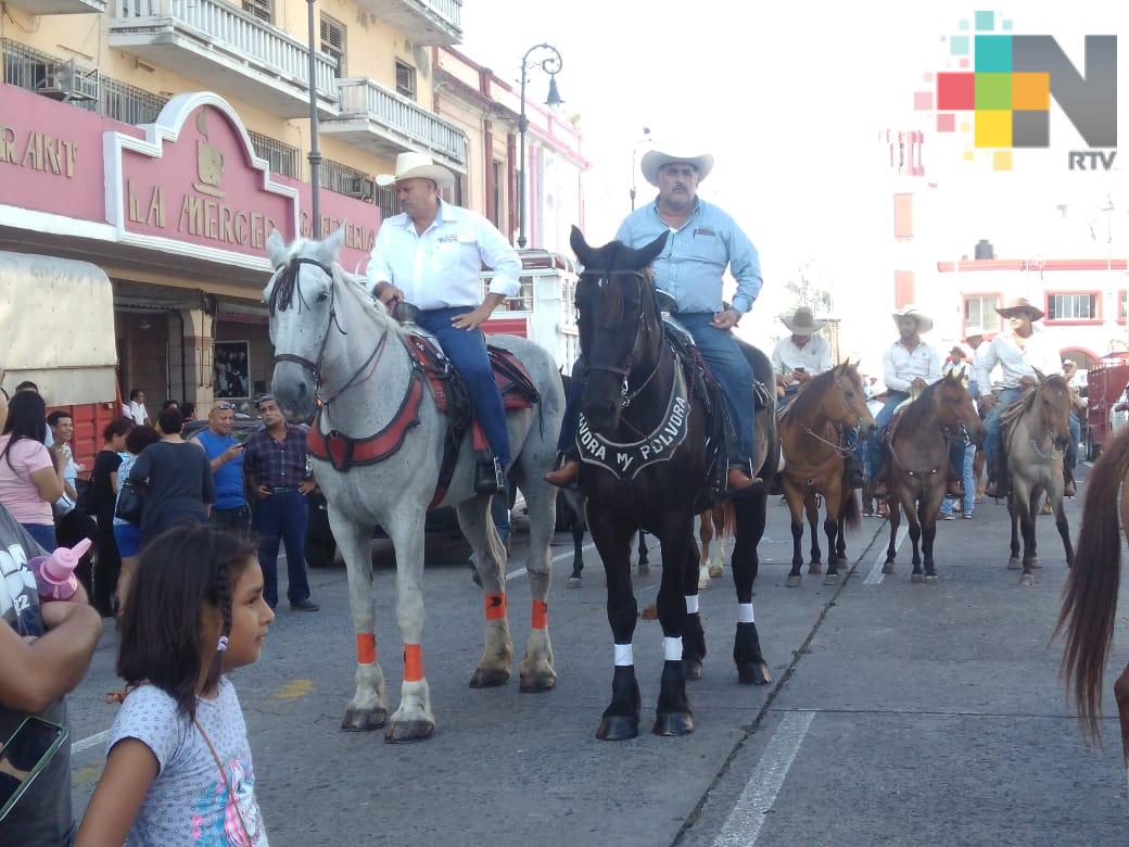 Realizan cabalgata de la feria ganadera Ylang Ylang