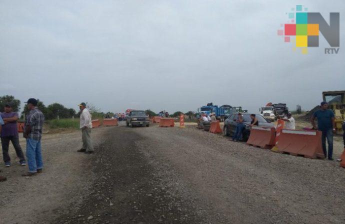 En Frijolillo y Chomotla, comunidades de Tuxpan, esperan que empresa repare caminos