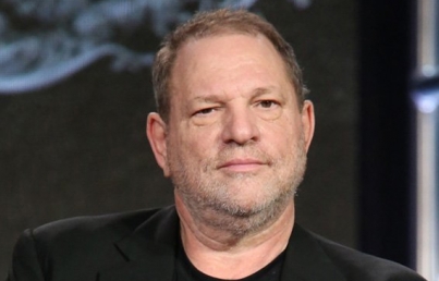 Harvey Weinstein se entrega a la policía para enfrentar cargos de abuso