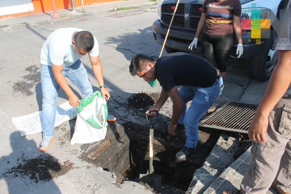 Realizan jornada de limpieza en calles y alcantarillas de Tierra Blanca