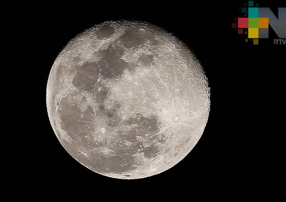 China lanza satélite para explorar la cara oculta de la Luna