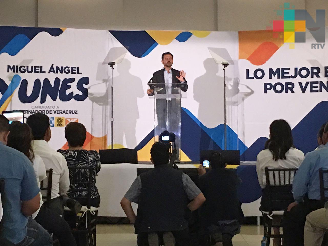 Uniformes, útiles y zapatos para todos los niños de escuelas primarias públicas; lo logramos en Boca del Río, ahora lo haremos en todo el estado: Miguel Ángel Yunes Márquez
