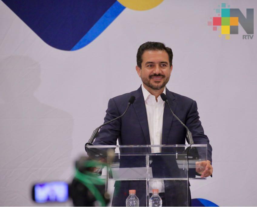 Miguel Ángel Yunes Márquez presenta plan para atraer inversiones y generar empleos