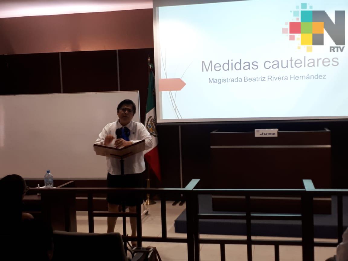 Policías, quienes deben capacitarse para conocer sobre medidas cautelares: magistrada
