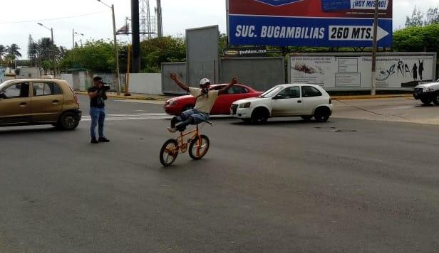 Surgen malabaristas en calles de Coatzacoalcos