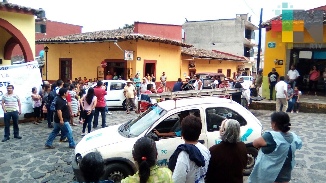 Siguen bloqueando calles de Xico en protesta a cambio de sentido en vialidades