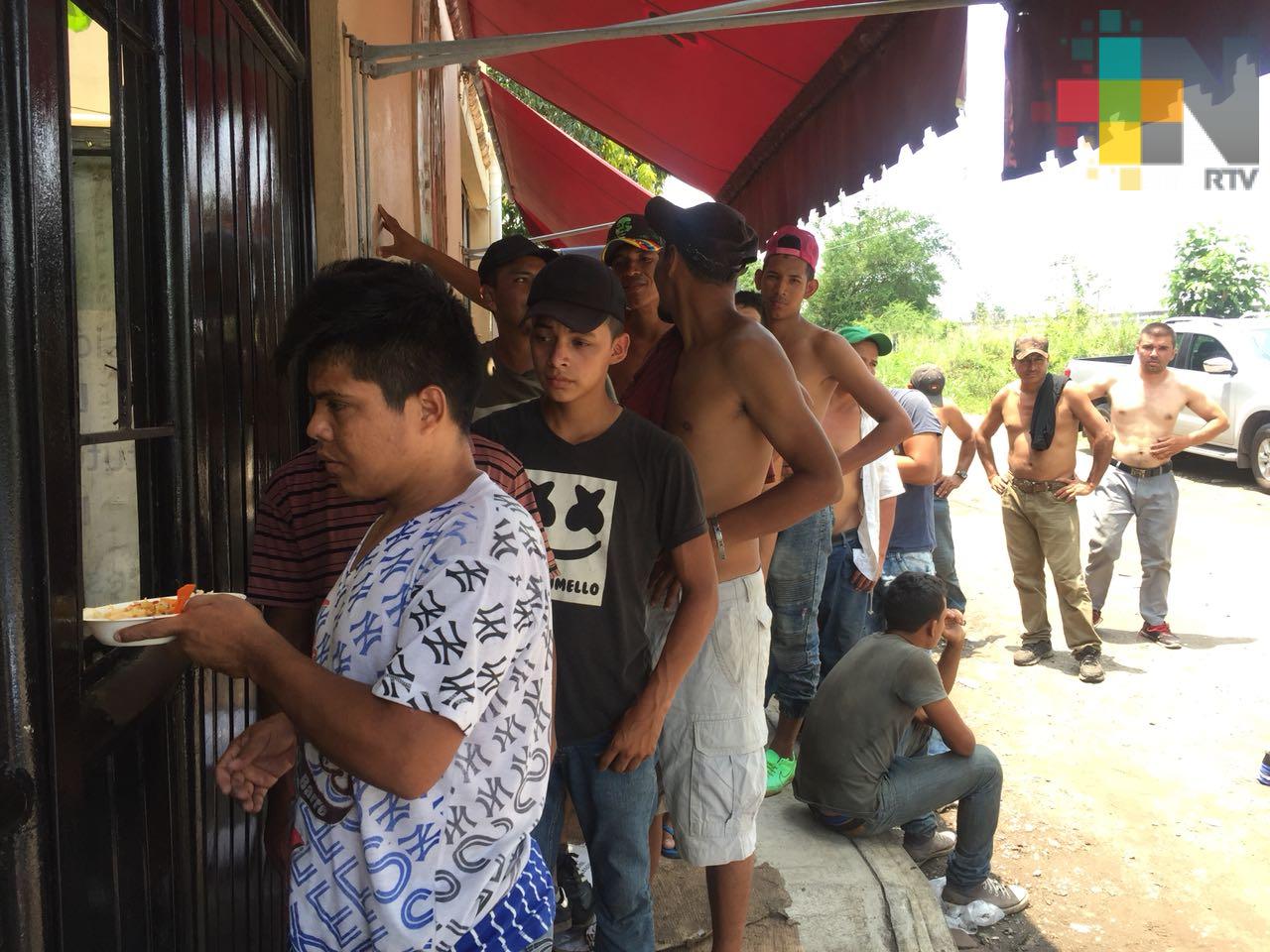 Las medidas de Trump son reprobables, consideran activistas migrantes en Coatzacoalcos