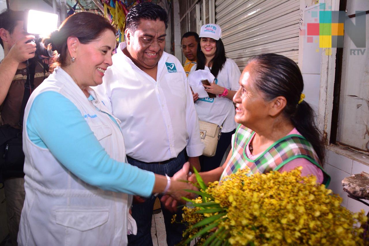 Pide July Sheridan a los ciudadanos no dejarse engañar por AMLO