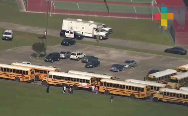 Tiroteo deja al menos ocho muertos en escuela preparatoria de Texas