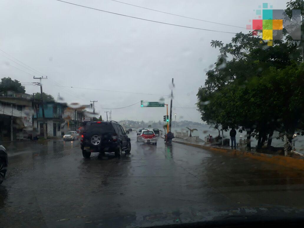 Lluvias solo provocan encharcamientos en calles y avenidas de Tuxpan: PC