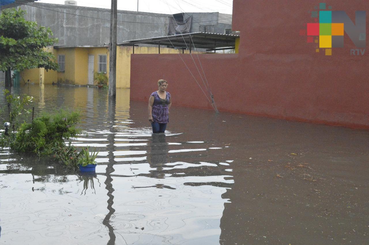 Se inundan colonias de Tierra Blanca