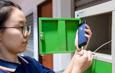 Alimentando teléfonos móviles con desperdicio de alimentos