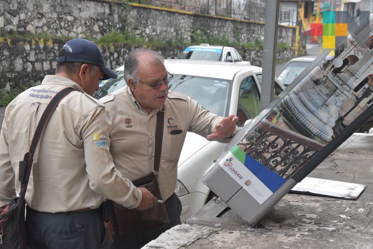 Automovilista daña parquímetro al querer estacionarse; descartan vandalismo