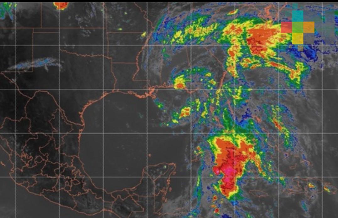 Ondas tropicales puede dejar afectaciones como un huracán: Conagua