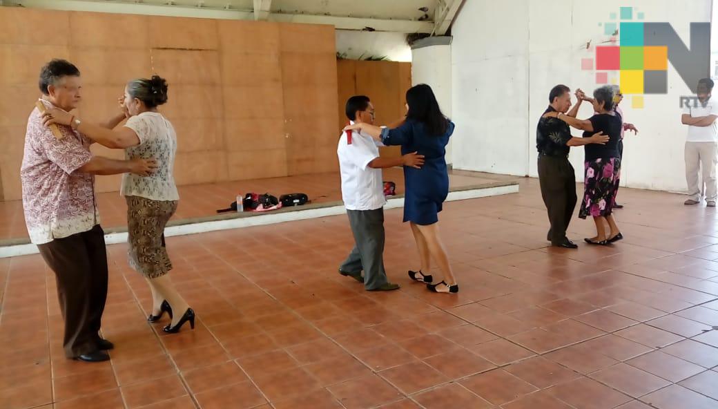 Difunden y fomentan el danzón en Coatzacoalcos