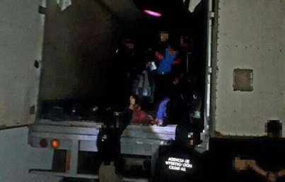 Rescatan a 785 migrantes que viajaban en condiciones de hacinamiento en Veracruz