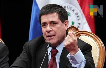 Renuncia presidente de Paraguay para ser senador