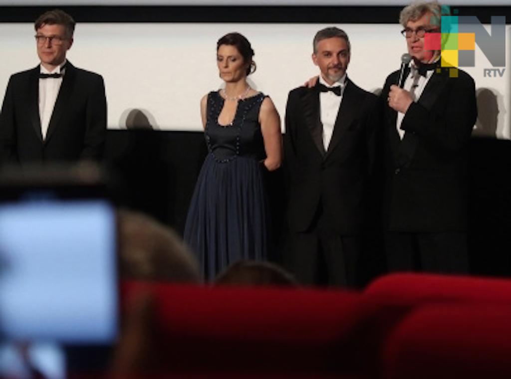 Wim Wenders estrena con éxito en Cannes documental sobre Papa Francisco