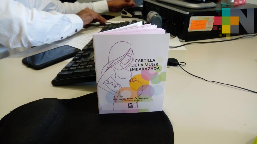 IMSS distribuye cartilla para embarazadas, buscan prevenir muertes maternas