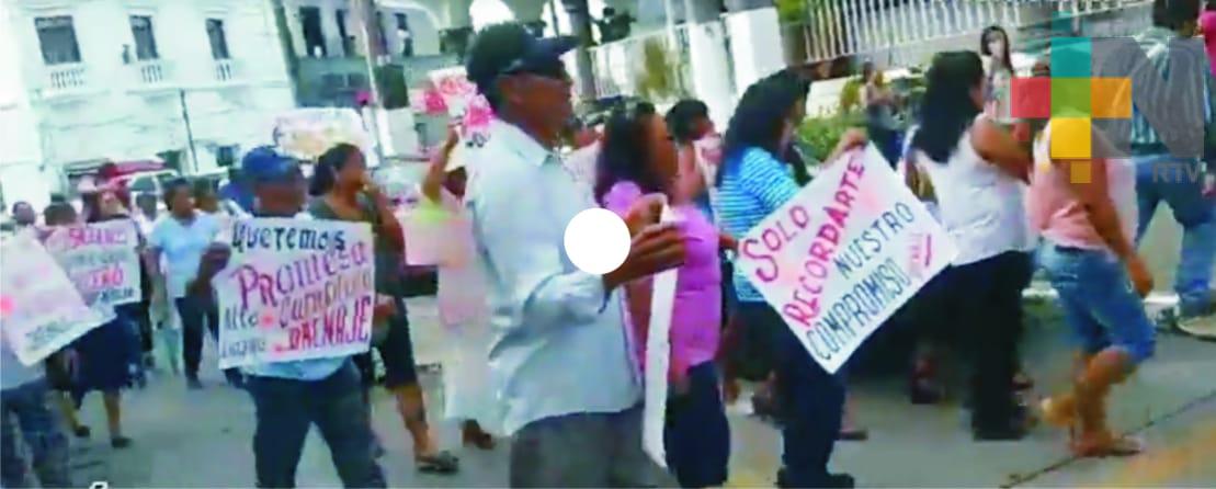 Colonos exigen servicio de drenaje en congregación de Alto Lucero del municipio de Tuxpan
